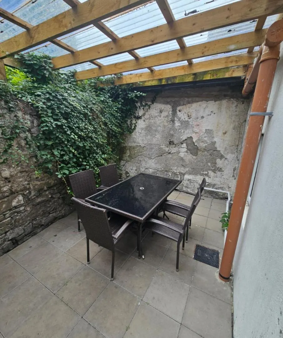 5 Eyre Square Lane Apartment Galway